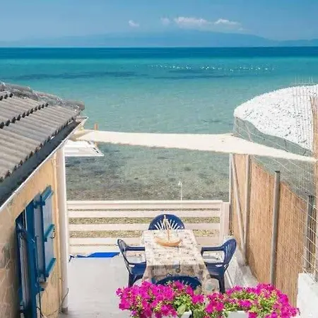 Julie's Hermes House Дом отдыха *