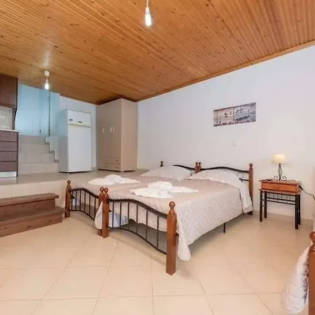 Julie's Hermes House Дом отдыха